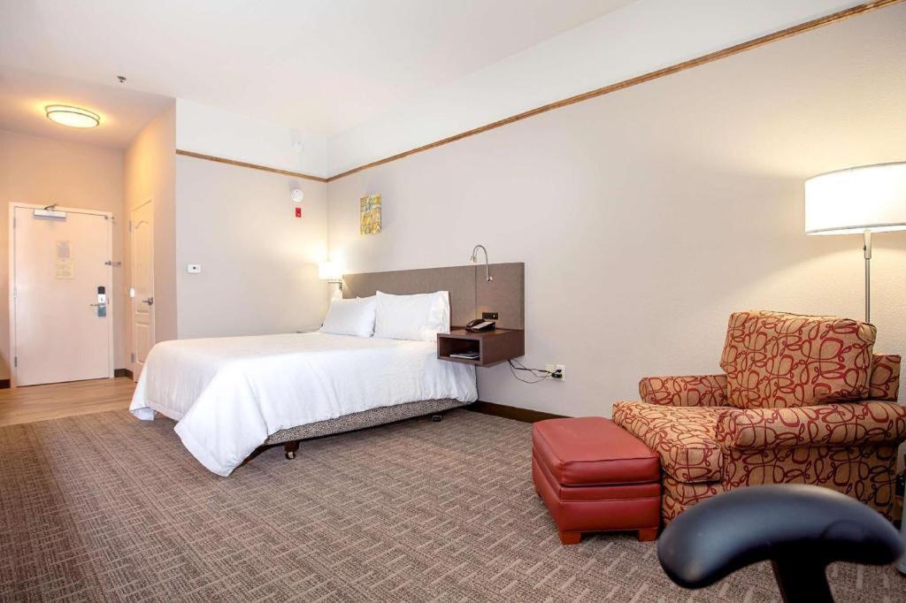 Hilton Garden Inn Oshkosh Exterior photo